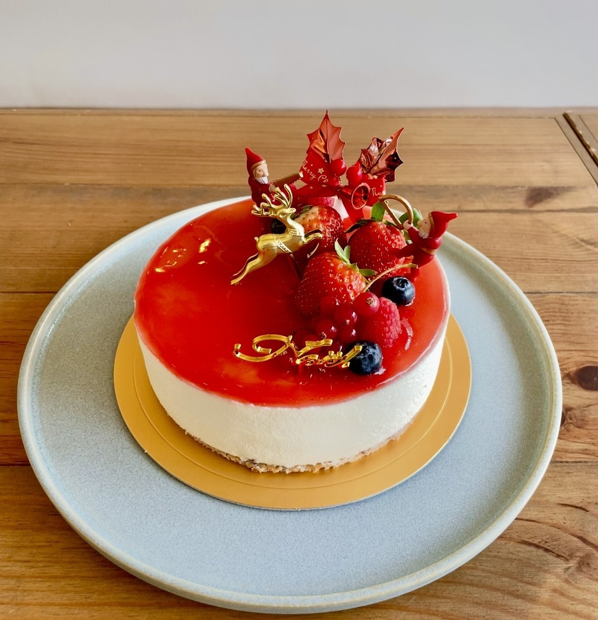 ⭐︎SHINee 14周年記念　ケーキモチーフ　グリップトック⭐︎【健】 トイプードルの立体ケーキ 犬 ガナッシュクリーム 誕生日 センイル